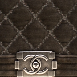 مملوكة مسبقًا حقيبة شانيل قلاب بوي صغيرة قطيفة مبطنة مبطنة خضراء داكنة