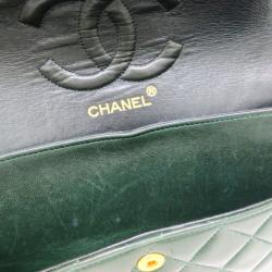 مملوكة مسبقًا Chanel Green Lambskin Medium Flap Bag