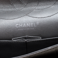 مملوكة مسبقًا حقيبة شانيل قلاب 227 كلاسيكية 2.55 ريإيشو جلد مبطنة رمادية ميتالك