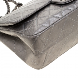 مملوكة مسبقًا حقيبة شانيل قلاب 227 كلاسيكية 2.55 ريإيشو جلد مبطنة رمادية ميتالك