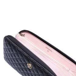 مملوكة مسبقًا Chanel Black Quilted Leather Zip Around Long Wallet