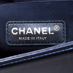 Pre Owned حقيبة شانيل بوي متوسطة جلد منقوشة كيوب كحلية