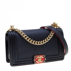 Pre Owned حقيبة شانيل بوي متوسطة جلد منقوشة كيوب كحلية