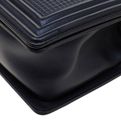 Pre Owned حقيبة شانيل بوي متوسطة جلد منقوشة كيوب كحلية