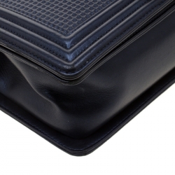 Pre Owned حقيبة شانيل بوي متوسطة جلد منقوشة كيوب كحلية