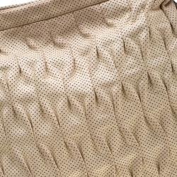 مملوكة مسبقًا حقيبة كتف شانيل سلسلة جلد طية مخرمة كريمية