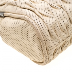 مملوكة مسبقًا حقيبة كتف شانيل سلسلة جلد طية مخرمة كريمية