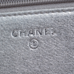 Pre Owned محفظة بسلسلة شانيل CC جلد فضية/ سوداء