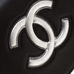 Pre Owned محفظة بسلسلة شانيل CC جلد فضية/ سوداء