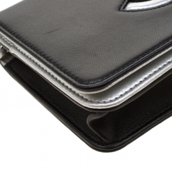 Pre Owned محفظة بسلسلة شانيل CC جلد فضية/ سوداء