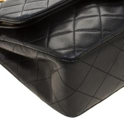 مملوكة مسبقًا Chanel Black Quilted Medium Classic Double Flap Bag
