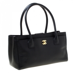 Pre Owned حقيبة يد شانيل سيرف شوبينغ جلد سوداء
