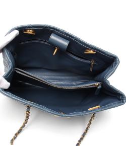 مملوكة مسبقًا حقيبة كتف شانيل جلد مبطن أزرق