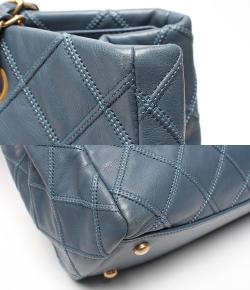 مملوكة مسبقًا حقيبة كتف شانيل جلد مبطن أزرق
