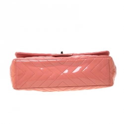 مملوكة مسبقًا Chanel Pink Chevron Patent Leather Maxi Classic Single Flap Bag