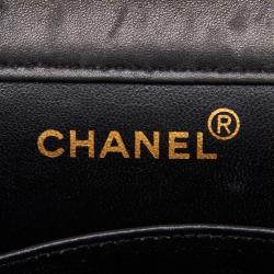 مملوكة مسبقًا Chanel Black Small Patent Leather Double Sided Bag