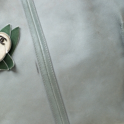 مملوكة مسبقًا حقيبة يد شانيل حلية زهرة كاميليا سلسلو جلد نوبوك أخضر فاتح