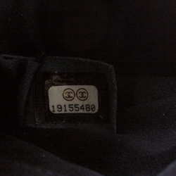 مملوكة مسبقًا Chanel Navy Blue/Black Quilted Leather Baguette Minaudiere Clutch