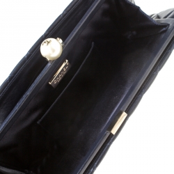 مملوكة مسبقًا Chanel Navy Blue/Black Quilted Leather Baguette Minaudiere Clutch