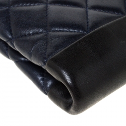 مملوكة مسبقًا Chanel Navy Blue/Black Quilted Leather Baguette Minaudiere Clutch