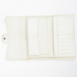 مملوكة مسبقًا Chanel White Perforated Leather Continental Wallet