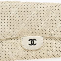 مملوكة مسبقًا Chanel White Perforated Leather Continental Wallet