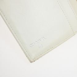 مملوكة مسبقًا Chanel White Perforated Leather Continental Wallet