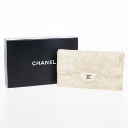 مملوكة مسبقًا Chanel White Perforated Leather Continental Wallet