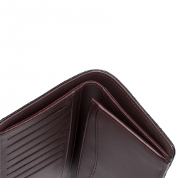 مملوكة مسبقًا محفظة شانيل جلد أسود ثنائية الطي