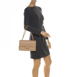 مملوكة مسبقًا Chanel Beige Quilted Leather Medium Classic Double Flap Bag