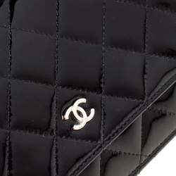 مملوكة مسبقًا Chanel Black Quilted Patent Leather WOC Wallet