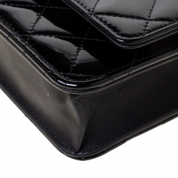 مملوكة مسبقًا Chanel Black Quilted Patent Leather WOC Wallet