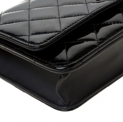 مملوكة مسبقًا Chanel Black Quilted Patent Leather WOC Wallet