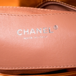 مملوكة مسبقًا حقيبة شانيل بولينغ جاست مادموازيل جلد لامع مبطنة برتقالية