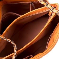 مملوكة مسبقًا حقيبة شانيل بولينغ جاست مادموازيل جلد لامع مبطنة برتقالية