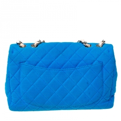 مملوكة مسبقًا  حقيبة شانيل كلاسيك بقلاب واحد مثقبة جلد لامع وقماش مبطن زرقاء