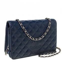 مملوكة مسبقًا حقيبة شانيل WOC جلد أزرق كحلي نمط مبطن بقلاب