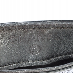 Pre Owned محفظة بطاقات شانيل لاكي سايمبولز جلد فضي لامع