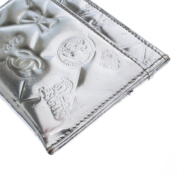 Pre Owned محفظة بطاقات شانيل لاكي سايمبولز جلد فضي لامع