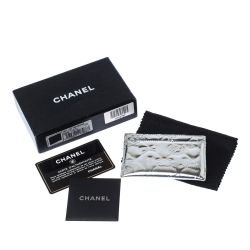 Pre Owned محفظة بطاقات شانيل لاكي سايمبولز جلد فضي لامع