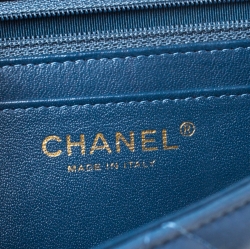 مملوكة مسبقًا حقيبة شانيل قلاب كلاسيك جامبو جلد لامع مبطنة كحلية