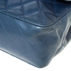 مملوكة مسبقًا حقيبة شانيل قلاب كلاسيك جامبو جلد لامع مبطنة كحلية