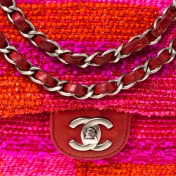 مملوكة مسبقًا حقيبة شانيل قلاب كلاسيك متوسطة تويد متعددة الألوان