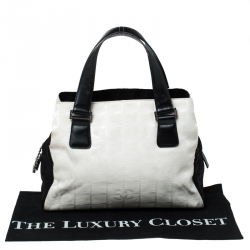 مملوكة مسبقًا Chanel White/Black Travel Line Nylon Satchel