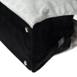 مملوكة مسبقًا Chanel White/Black Travel Line Nylon Satchel