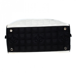 مملوكة مسبقًا Chanel White/Black Travel Line Nylon Satchel