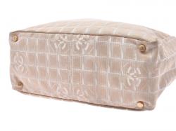 مملوكة مسبقًا Chanel Beige Nylon New Travel Line Tote MM Bag