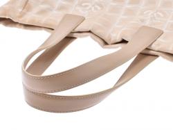 مملوكة مسبقًا Chanel Beige Nylon New Travel Line Tote MM Bag