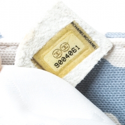 Pre Owned Chanel Blue/White CC Floral Print Canvas Chain Tote 