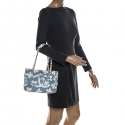Pre Owned Chanel Blue/White CC Floral Print Canvas Chain Tote 